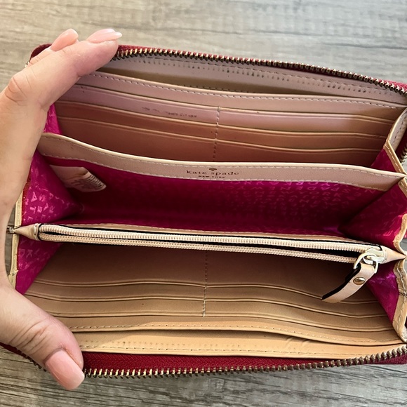 Kate Spade Wallet with gold hardware - Picture 4 of 4